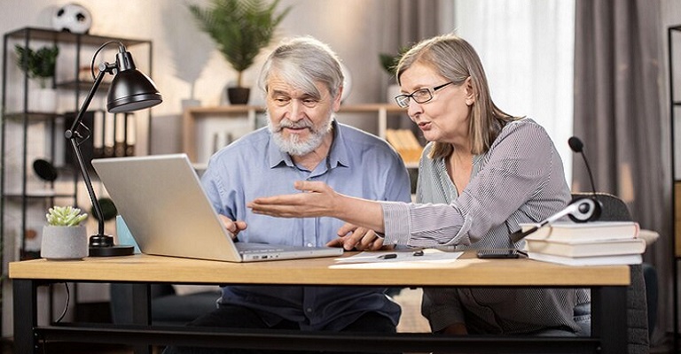 Projetos ajudam idosos a lidar com a tecnologia