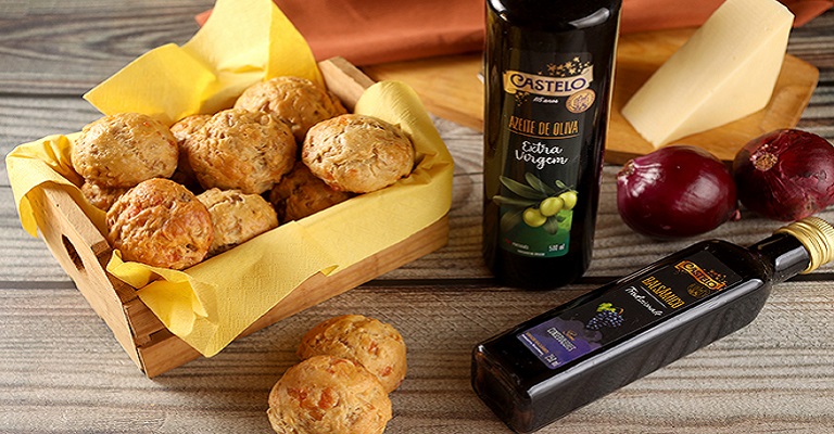 Pãezinhos de cebola e queijo