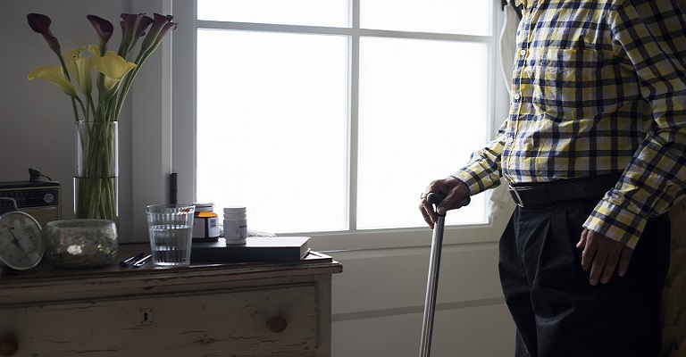 Quedas em idosos geram alto risco de traumatismo craniano