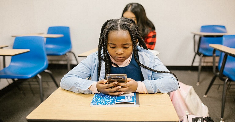 Proibição do uso de celular em escolas. Por que é importante?