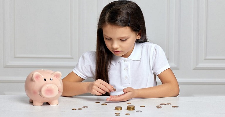 Os erros mais comuns dos pais ao dar mesada e como evitá-los