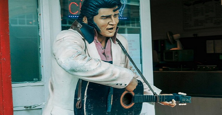 90 anos de Elvis Presley: as músicas mais tocadas no Brasil
