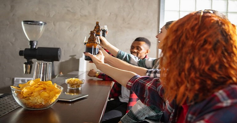 Comilança e bebedeira impactam na saúde a curto, médio e longo prazo