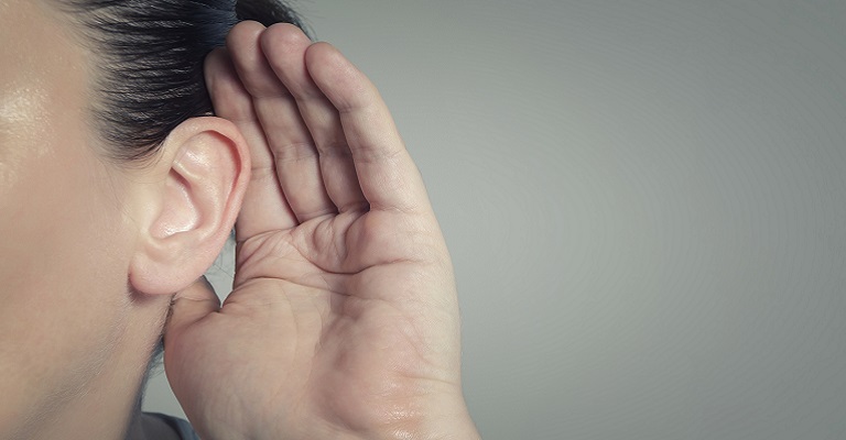 10 milhões de brasileiros têm algum grau de surdez, saiba como detectar os sinais iniciais