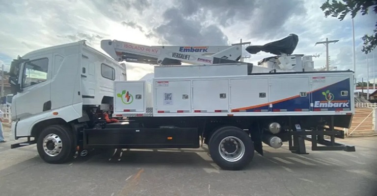 BYD lança caminhão elétrico com cesto aéreo para redes energizadas