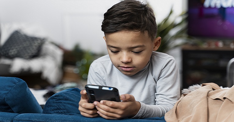 A infância sequestrada pelas telas