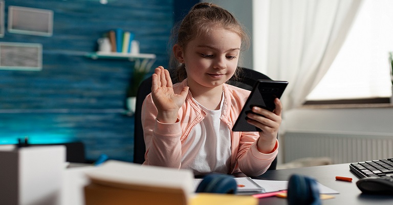 Seis meses sem celular: quando a escola resgata o essencial