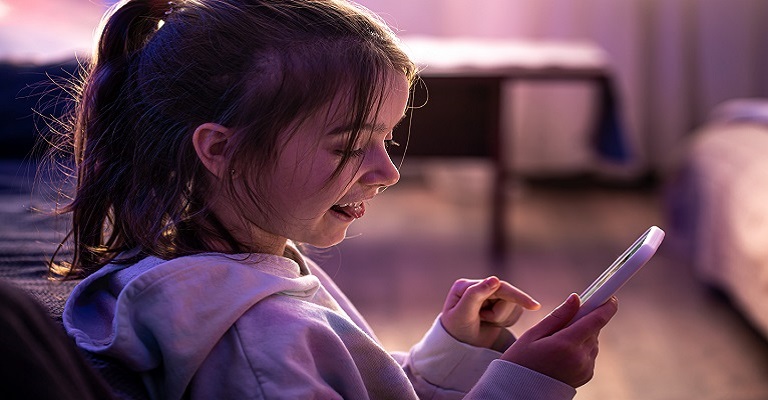 A urgência na proteção de menores na internet. Em todos os sentidos