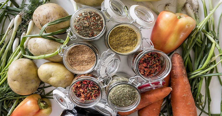 Temperos: naturais ou industrializados? Qual escolher?