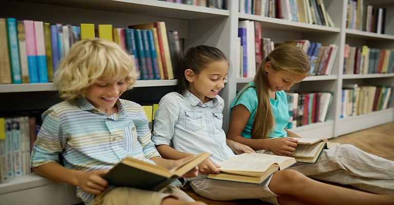 Brasil perde leitores, mas digitais resgatam hábito