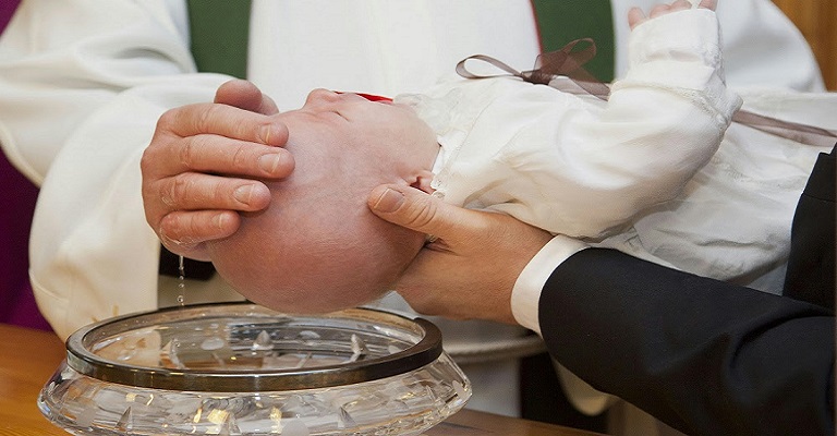 Justiça condena pai que impediu mãe de ir ao batismo