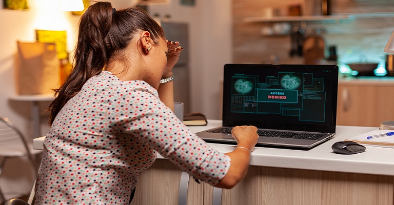 Golpes digitais crescem: como a geração 50+ se protege