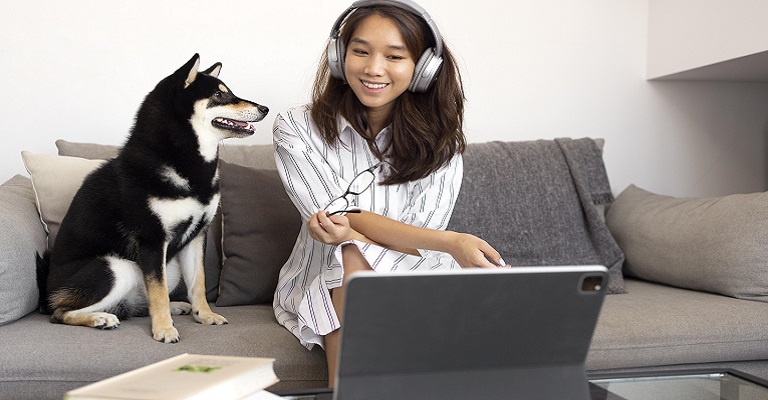 Psicóloga lança podcast sobre conexão com pets